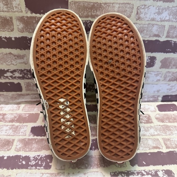 Disney x Vans Character Print Sneakers with Yellow and Black Accents size 7’.5 - Picture 11 of 11